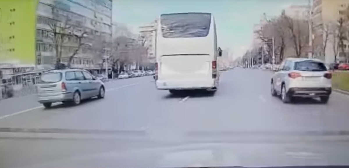 Τροχαίο με Έλληνες στην Ρουμανία: Βίντεο ντοκουμέντο ελάχιστα δευτερόλεπτα πριν – Το λεωφορείο άλλαξε λωρίδα τελευταία στιγμή
