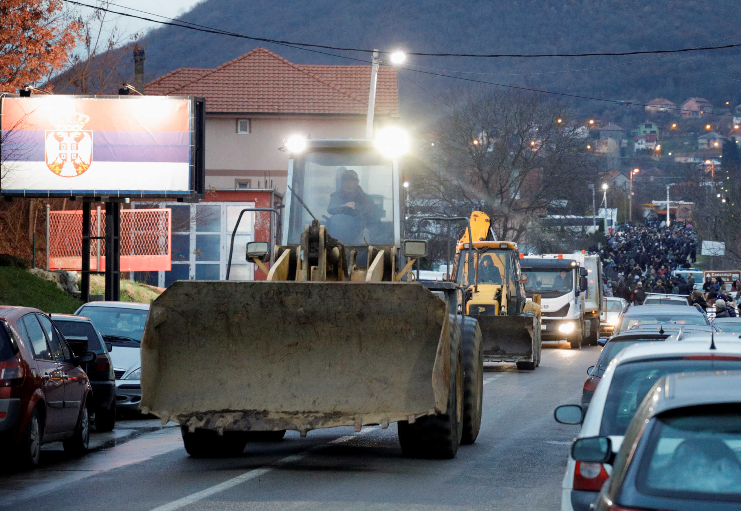 Κόσοβο: Σέρβοι στήνουν οδοφράγματα για να σταματήσουν την κυκλοφορία