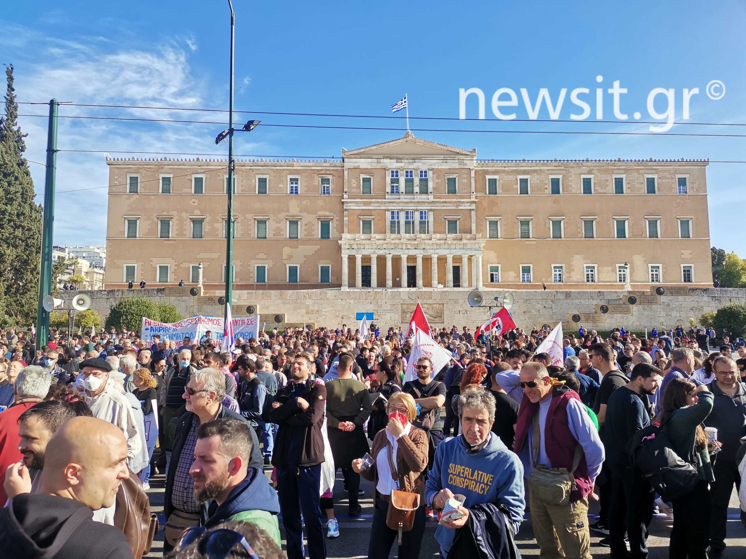 Συλλαλητήριο στο κέντρο για την ψήφιση του προϋπολογισμού – Δημιουργήθηκε χάος στους δρόμους