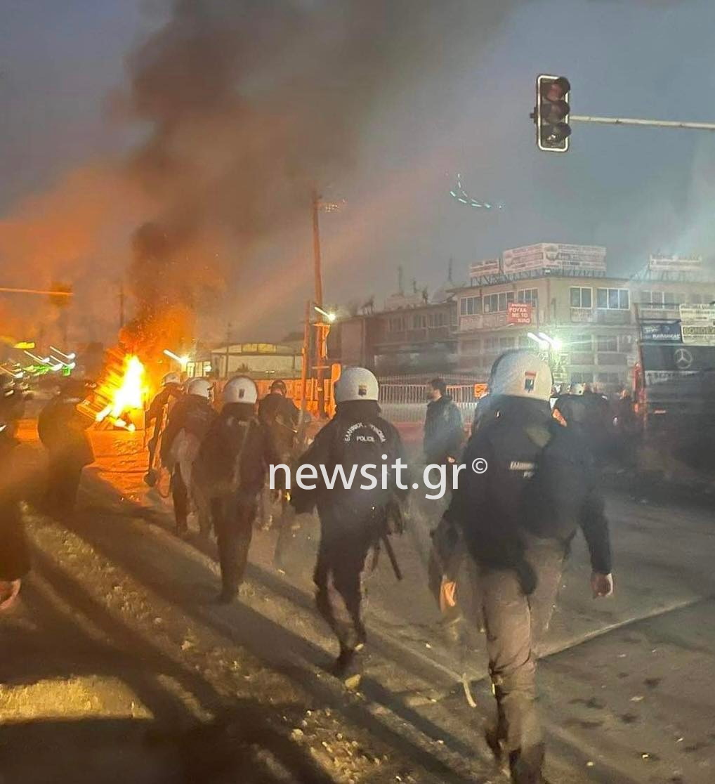 Θεσσαλονίκη: Επεισόδια στην είσοδο του οικισμού όπου μένει ο 16χρονος Ρομά που πυροβολήθηκε από αστυνομικό