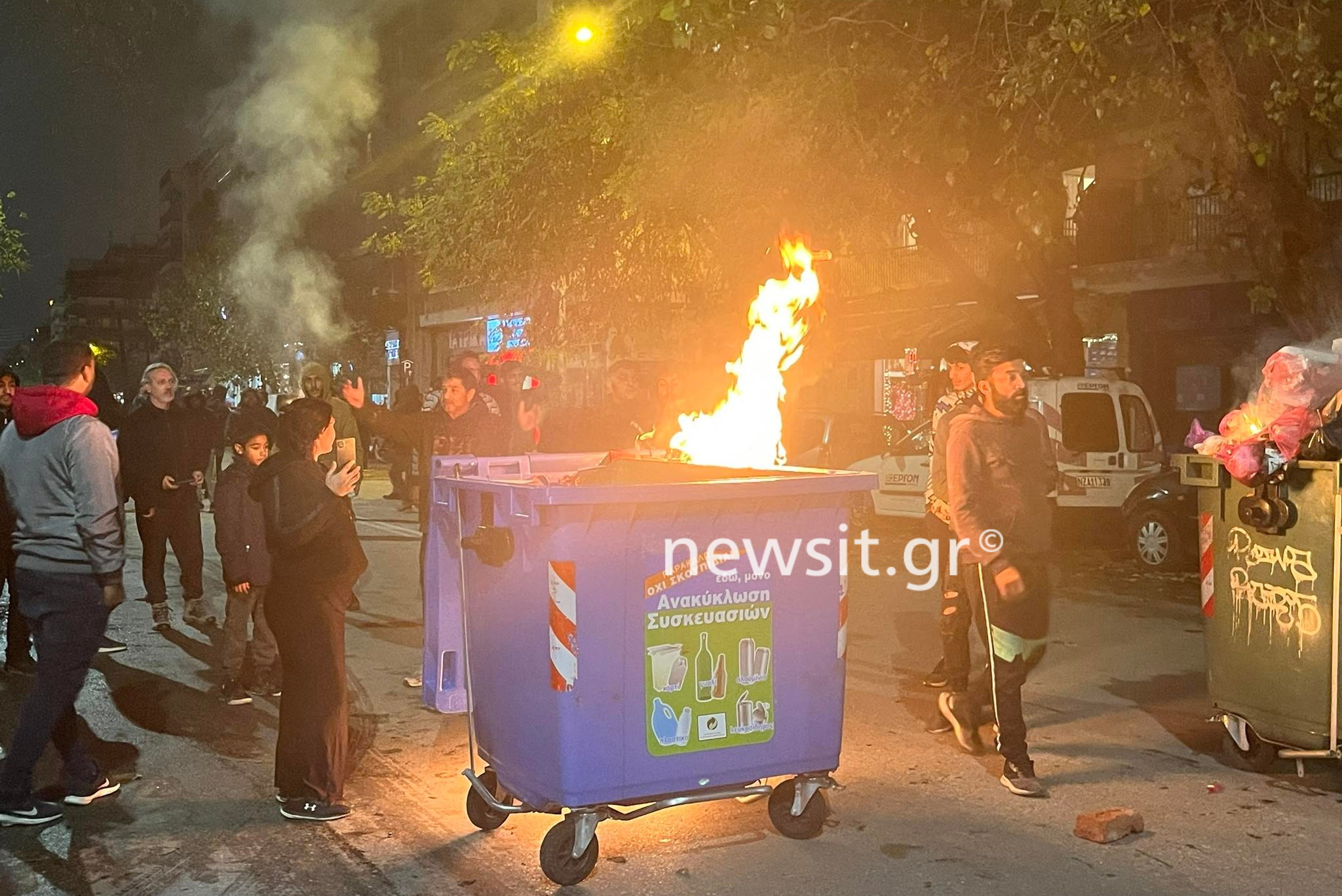 Θεσσαλονίκη: Νέα επεισόδια από Ρομά έξω από το Ιπποκράτειο για τον 16χρονο που πυροβολήθηκε από αστυνομικό