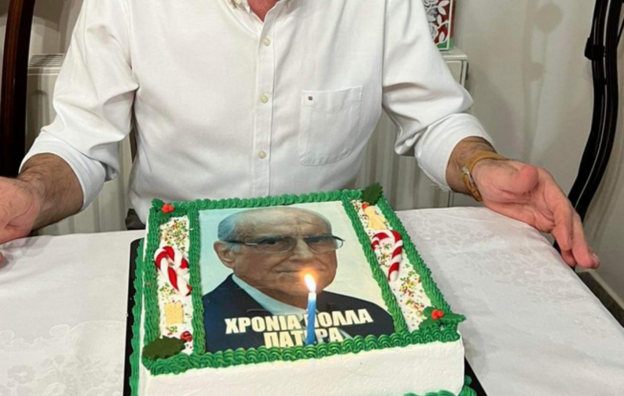 Τρίκαλα: Γενέθλια με επική τούρτα Ανδρέα Παπανδρέου