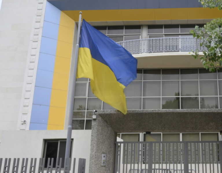 Δύο νέα «ματωμένα πακέτα» σε ουκρανικές πρεσβείες στην Ευρώπη