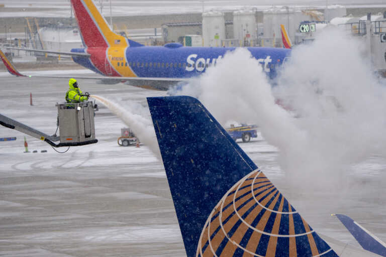 ΗΠΑ: Χάος από την επικίνδυνη χιονοθύελλα – Πάνω από 4.500 πτήσεις έχουν ακυρωθεί