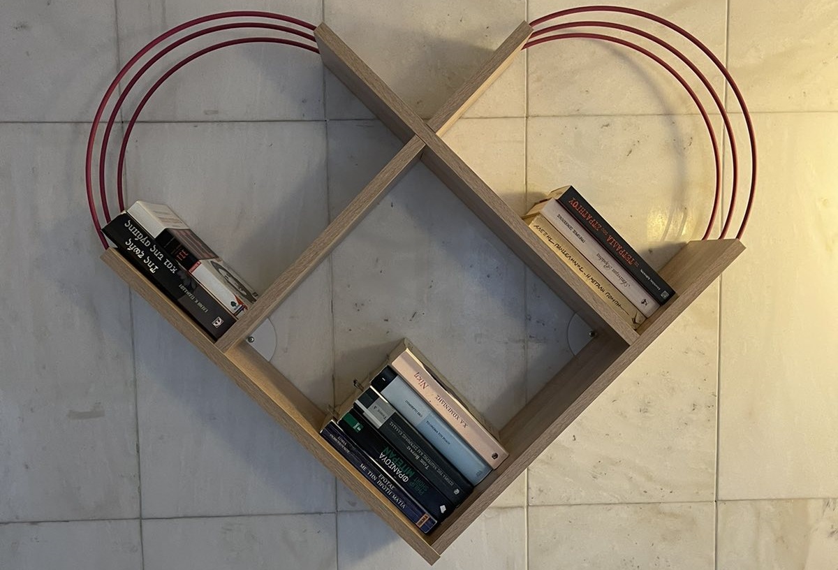 Αυτή είναι η ελεύθερη βιβλιοθήκη – καρδιά στη Θεσσαλονίκη