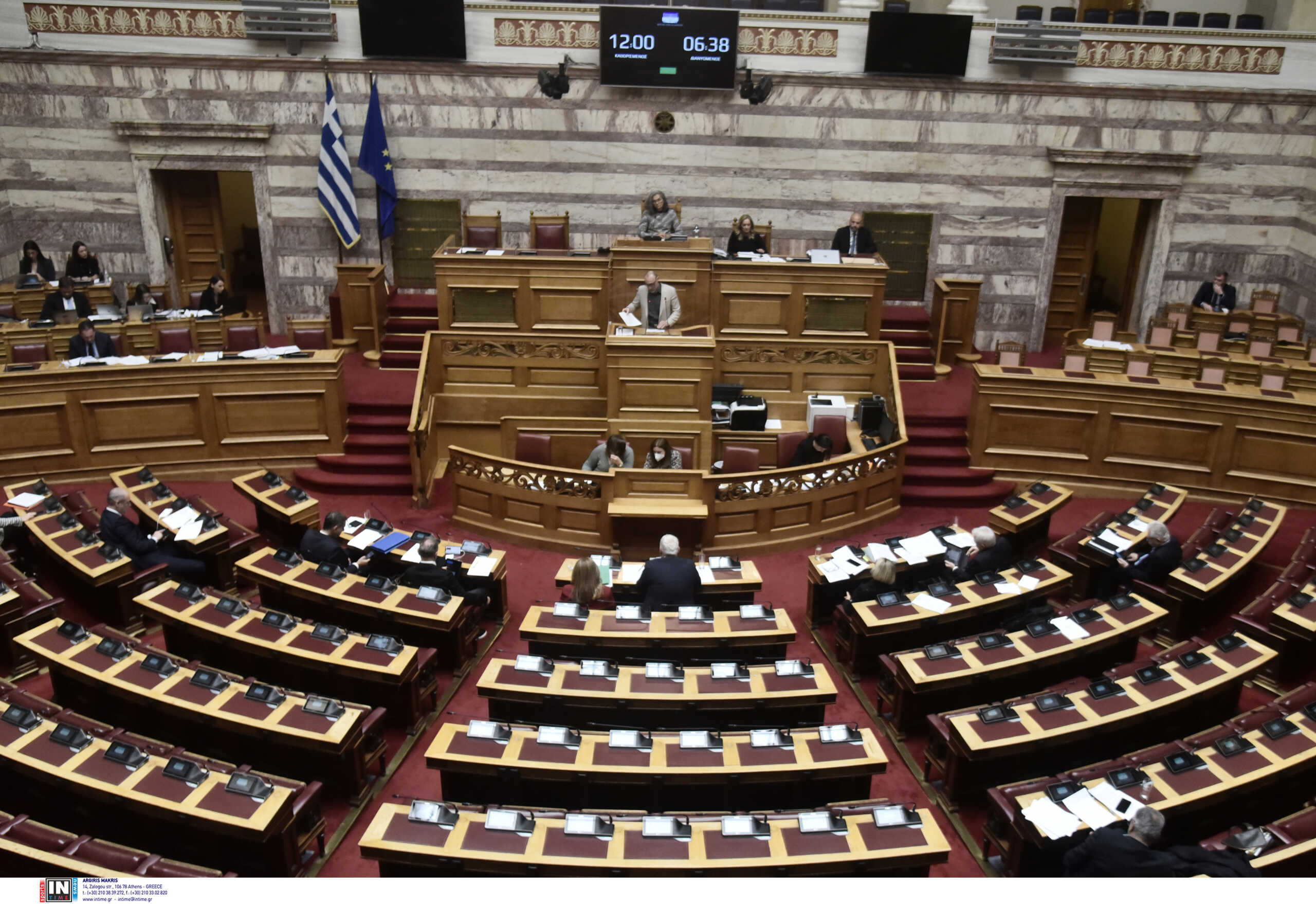 ΣΥΡΙΖΑ: Από λάθος ψήφισε «όχι» στα 600 ευρώ σε αστυνομικούς και λιμενικούς, άλλαξε την ψήφο του