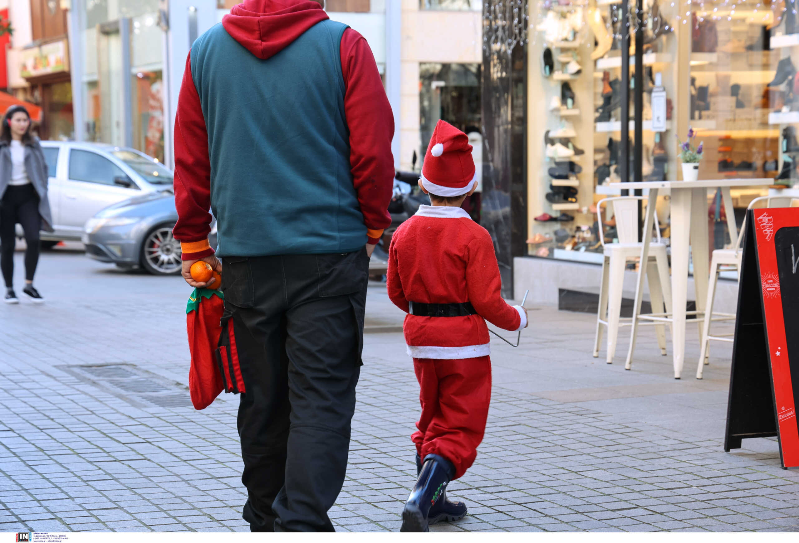 «Όλοι μαζί» οι δήμοι της Αττικής συγκεντρώνουν χριστουγεννιάτικα δώρα για τα παιδιά που το έχουν ανάγκη
