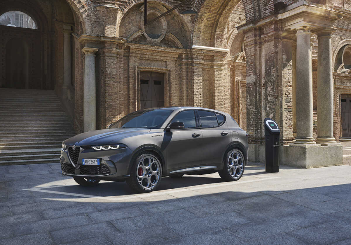 Η Alfa Romeo Tonale Plug-in Hybrid Q4 ενώνει το παρελθόν με το μέλλον της μάρκας