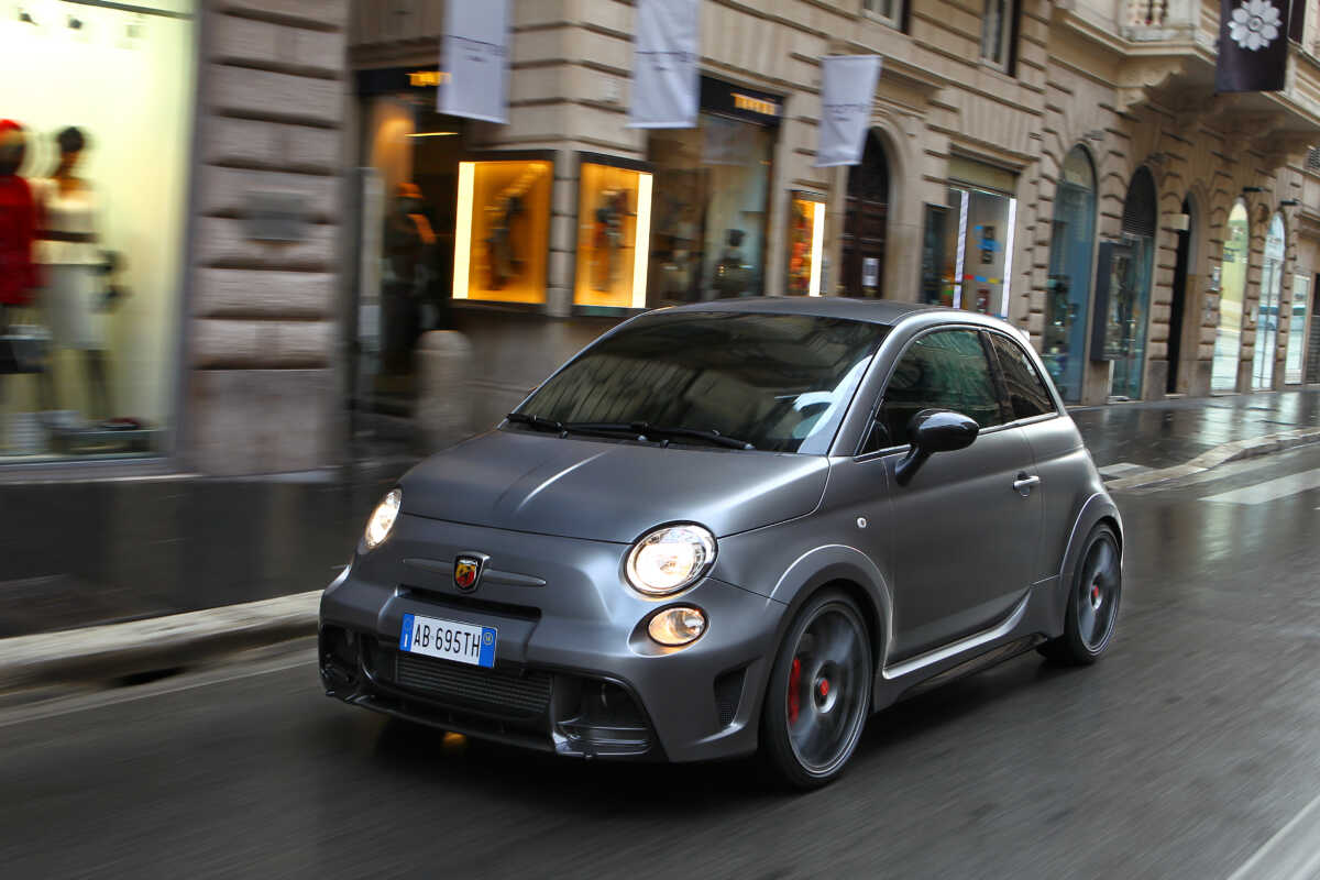 Abarth 695 biposto: Όταν η Abarth δημιουργούσε το μικρότερο supercar του κόσμου