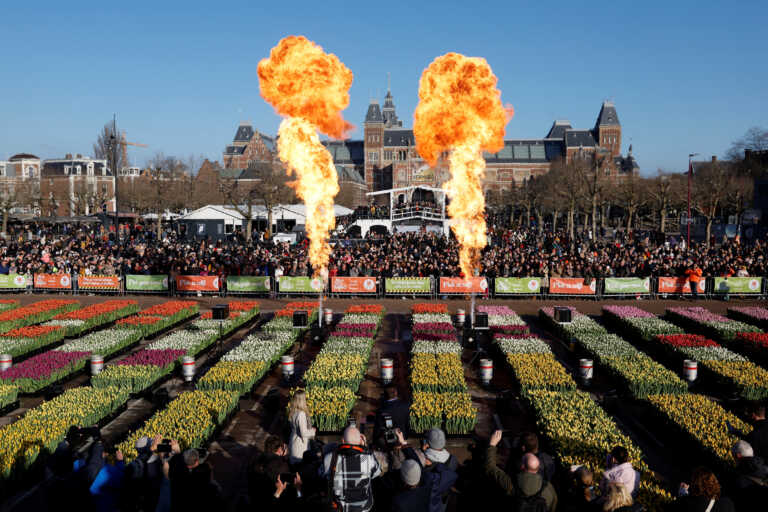 Οι εντυπωσιακοί εορτασμοί στην Ολλανδία για την εθνική ημέρα της τουλίπας