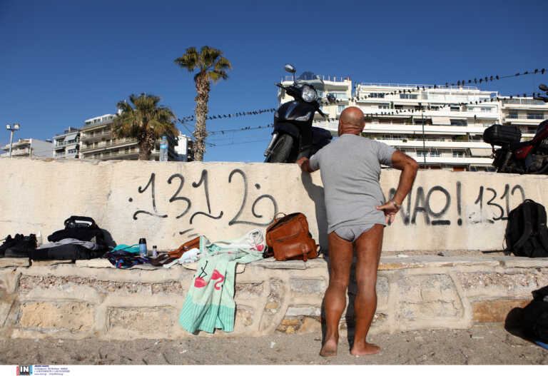 Η... καλοκαιρινή Πρωτοχρονιά των Αθηναίων - Γέμισαν οι παραλίες με κόσμο και κολυμβητές