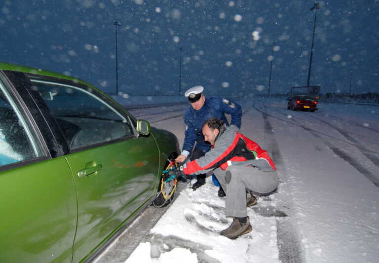 Κυκλοφοριακά προβλήματα λόγω χιονιού και παγετού στην Ευρυτανία - Κλειστοί δρόμοι και αντιολισθητικές αλυσίδες