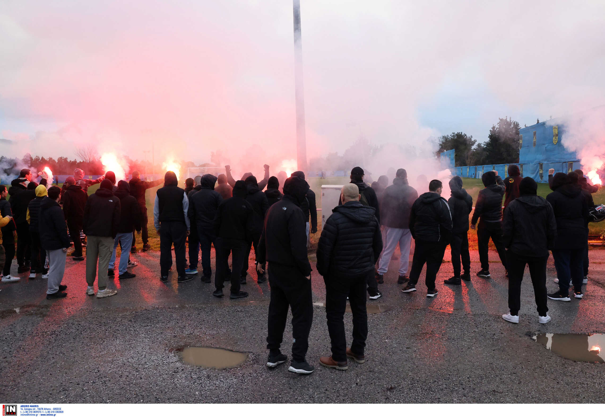 Άρης – Ολυμπιακός: Οπαδοί των Θεσσαλονικέων στην προπόνηση παραμονές της ρεβάνς στα προημιτελικά του Κυπέλλου Ελλάδας