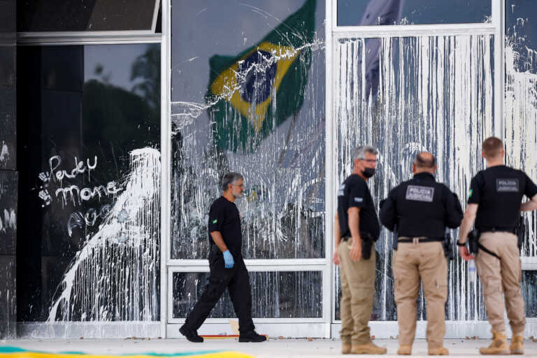 Βραζιλία: Πάνω από 600 αστυνομικοί αναπτύσσονται στην Μπραζίλια στον απόηχο της εισβολής των οπαδών του Μπολσονάρο