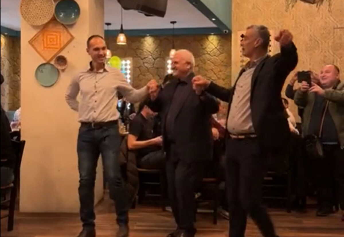 Ο Δημήτρης Μελισσανίδης χόρεψε ποντιακά στην εκδήλωση των παλαιμάχων της ΑΕΚ