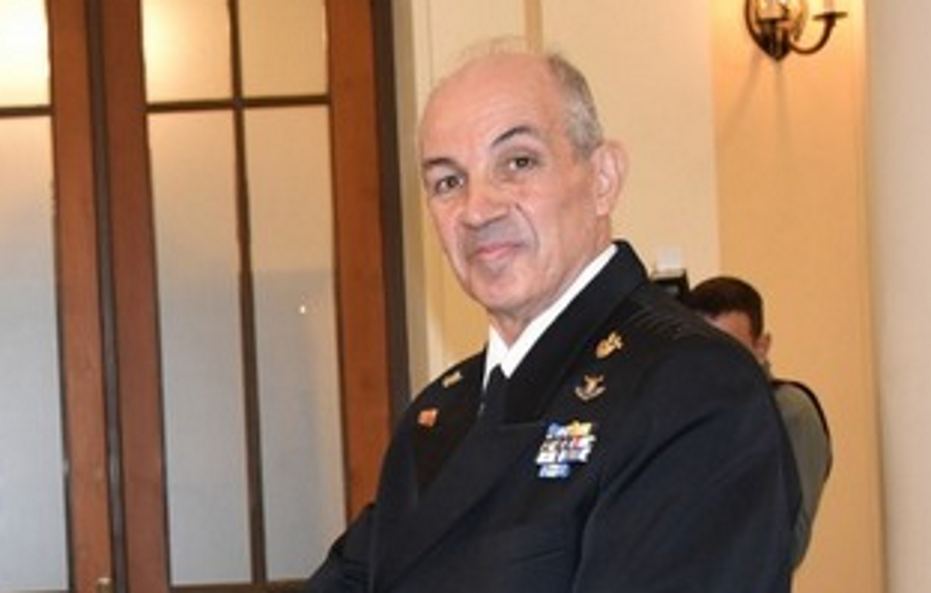 (Ξένη Δημοσίευση) Φωτογραφία που δόθηκε σήμερα στη δημοσιότητα και εικονίζει στιγμιότυπο από την τελετή αποφοίτησης της 7ης Εκπαιδευτικής Σειράς του Διεθνούς Σχολείου Σπουδών (ΔΣΣ) της Σχολής Εθνικής Άμυνας (ΣΕΘΑ), που ξεκίνησε την Πέμπτη 15 Σεπτεμβρίου 2022, την Παρασκευή 09 Δεκεμβρίου 2022. Ο Υπαρχηγός ΓΕΕΘΑ Αντιναύαρχος Ιωάννης Δρυμούσης ΠΝ παραβρέθηκε ως εκπρόσωπος του Αρχηγού ΓΕΕΘΑ Στρατηγού Κωνσταντίνου Φλώρου στην τελετή. Η τελετή έλαβε χώρα στην Λέσχη Αξιωματικών Ενόπλων Δυνάμεων. Σκοπός του Σχολείου ήταν η προετοιμασία των σπουδαστών για την ανάληψη επιτελικών καθηκόντων ανώτατου Αξιωματικού, και συμπεριέλαβε αντικείμενα στρατηγικής, ιστορίας, διεθνών σχέσεων και αντιμετώπισης της τρομοκρατίας, κατανεμημένα στους ακόλουθους κύκλους εκπαίδευσης. Τρίτη 13 Δεκεμβρίου 2022. ΑΠΕ ΜΠΕ