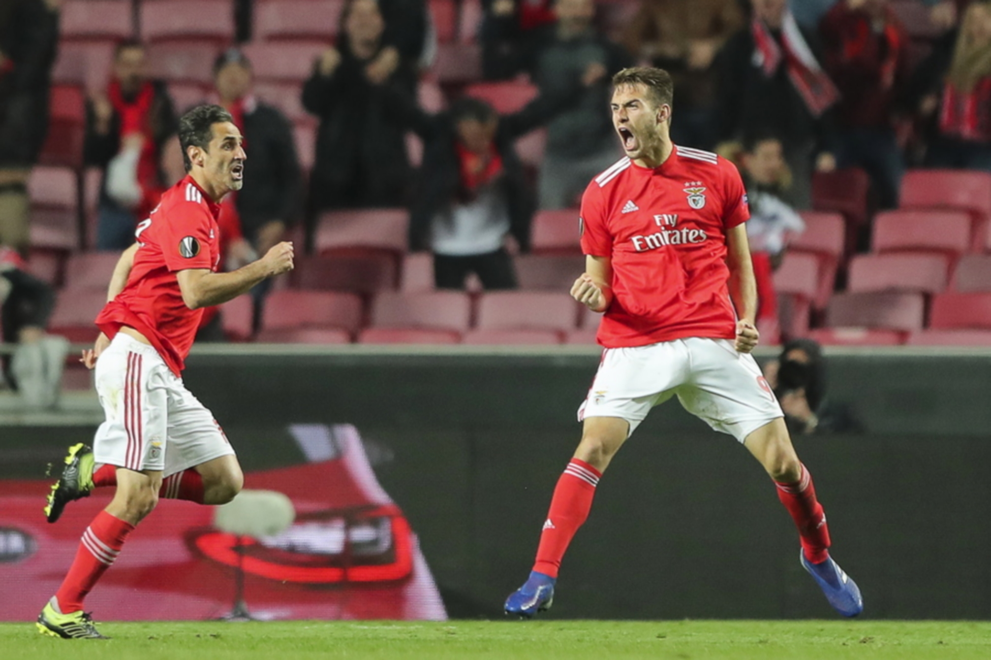epa07437834 Benfica's Francisco Ferreira (R) celebrates with his teammate Jonas (L) after scoring the 2-0 lead during the UEFA Europa League round of 16, second leg soccer match between Benfica Lisbon and Dinamo Zagreb in Lisbon, Portugal, 14 March 2019.  EPA