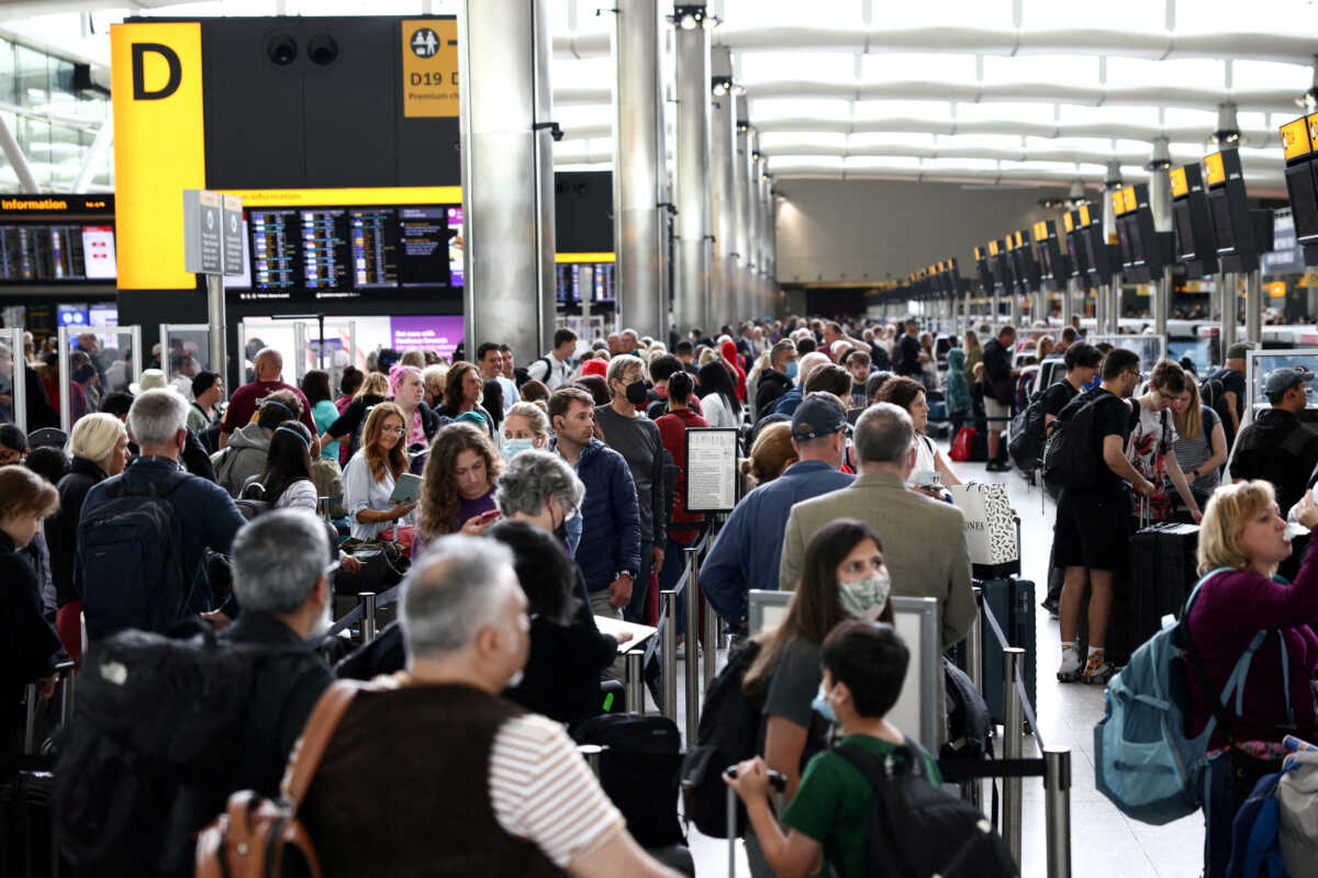 Βρετανία: Μεγάλες καθυστερήσεις στα αεροδρόμια, μετά από πρόβλημα στο ηλεκτρονικό σύστημα συνοριακού ελέγχου