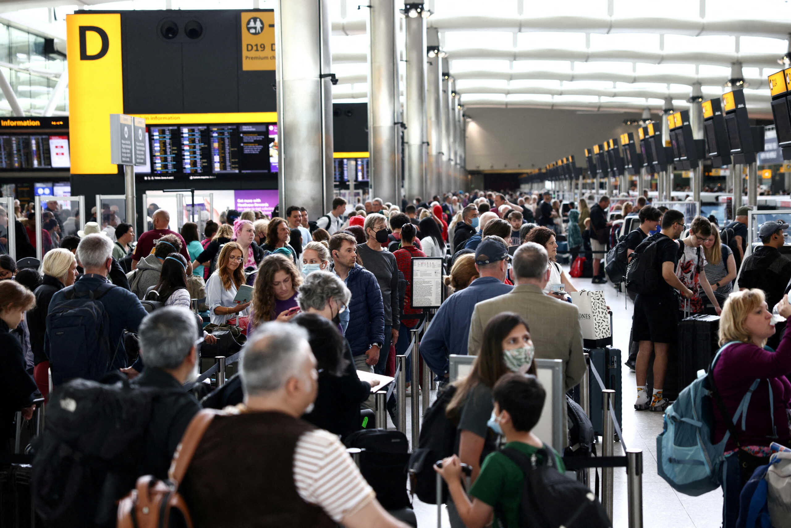 Βρετανία: Μεγάλες καθυστερήσεις στα αεροδρόμια, μετά από πρόβλημα στο ηλεκτρονικό σύστημα συνοριακού ελέγχου