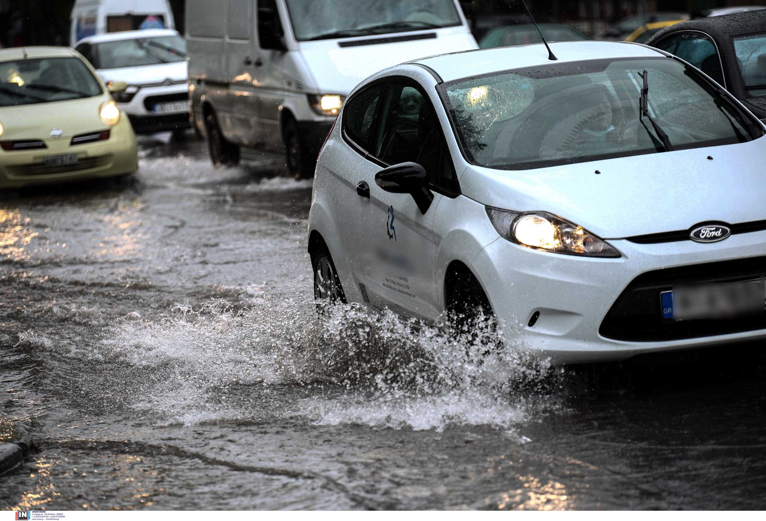Κίνηση στους δρόμους: Ουρές αυτοκινήτων λόγω βροχής – Προβλήματα σε Κηφισό, Αλεξάνδρας και Κηφισίας