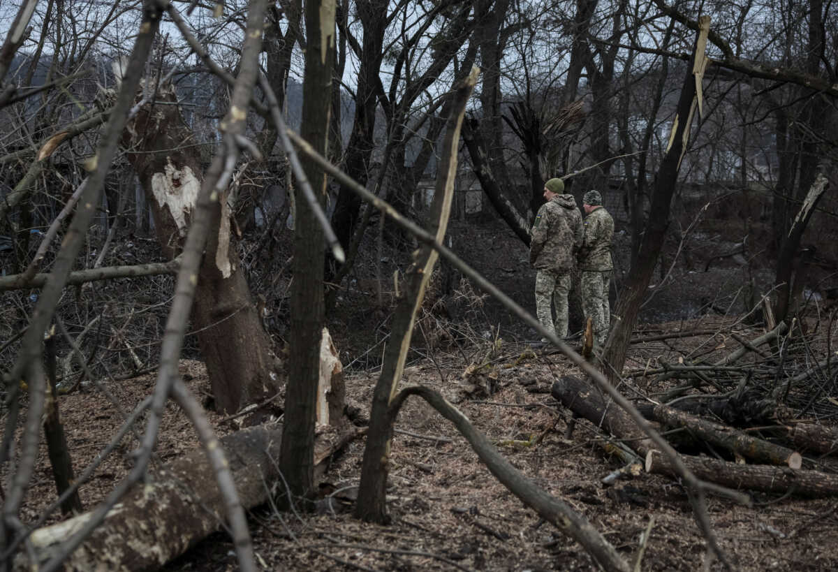 Ukrainian servicemen are seen at a site of a Russian missile strike, amid Russia's attack on Ukraine, in Kyiv, Ukraine January 26, 2023.  REUTERS