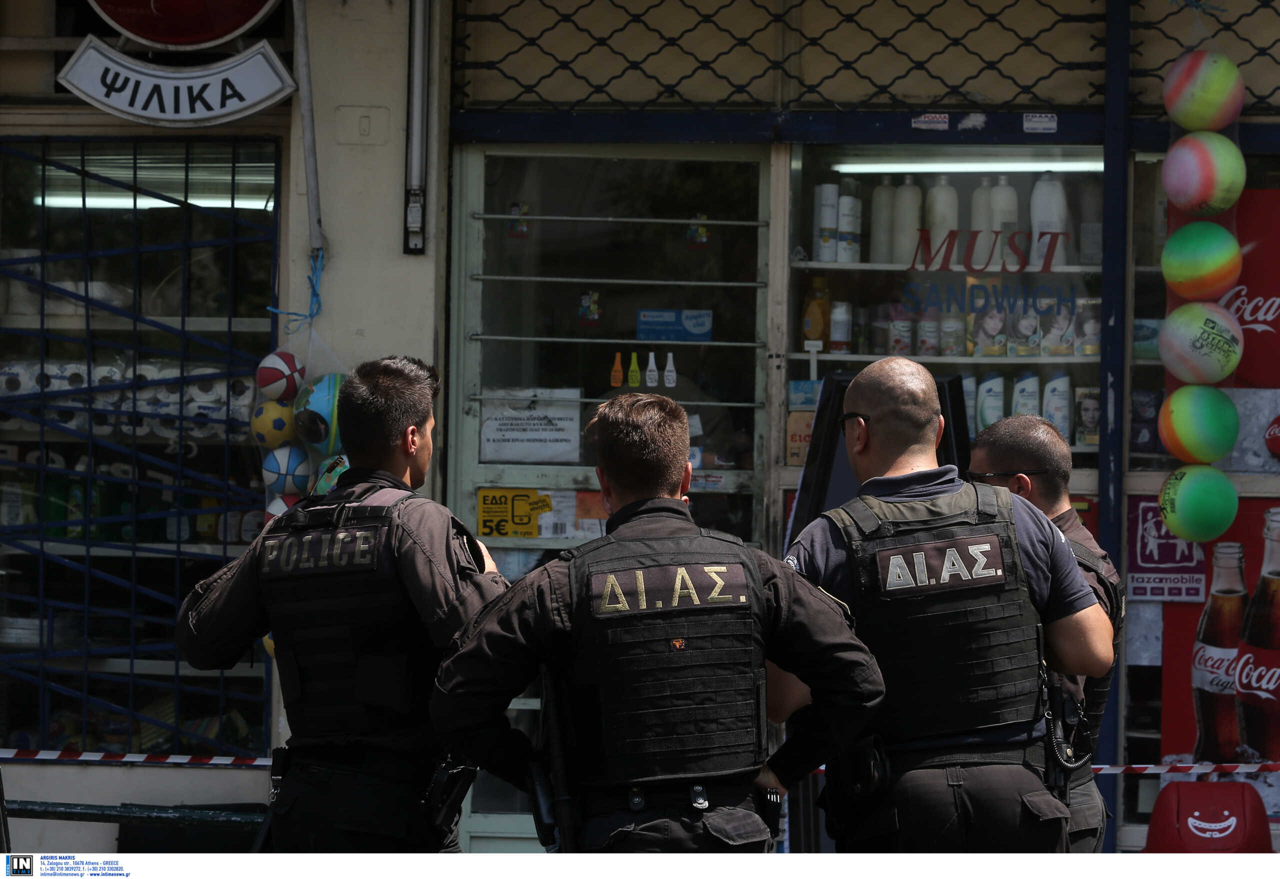 Θεσσαλονίκη: Άγρια ληστεία σε ψιλικατζίδικο – Βούτηξε 120 ευρώ και έγινε καπνός