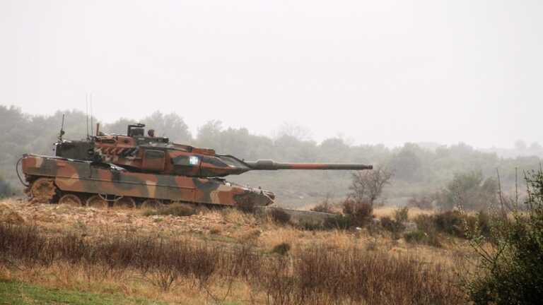 Leopard 2: Αυτά είναι τα χαρακτηριστικά του τανκ που λαχταρά ο Ζελένσκι, ο αριθμός-παγκόσμιο ρεκόρ που έχει η Ελλάδα