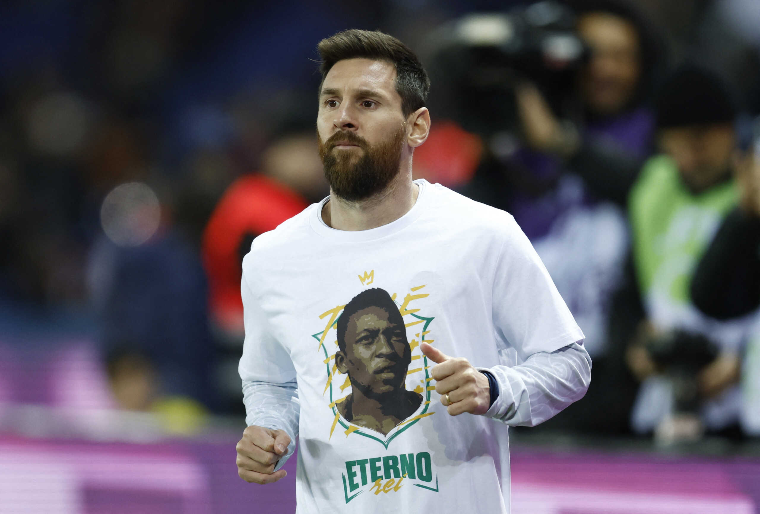 Soccer Football - Ligue 1 - Paris St Germain v Angers - Parc des Princes, Paris, France - January 11, 2023 Paris St Germain's Lionel Messi wearing a shirt in memory of Pele during the warm up before the match REUTERS