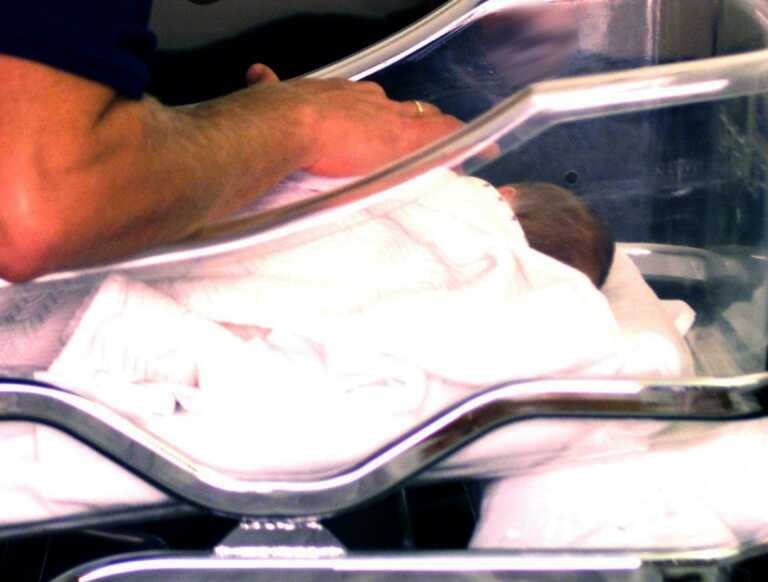 Αγοράκι το πρώτο μωρό που γεννήθηκε το 2023 στην Κρήτη