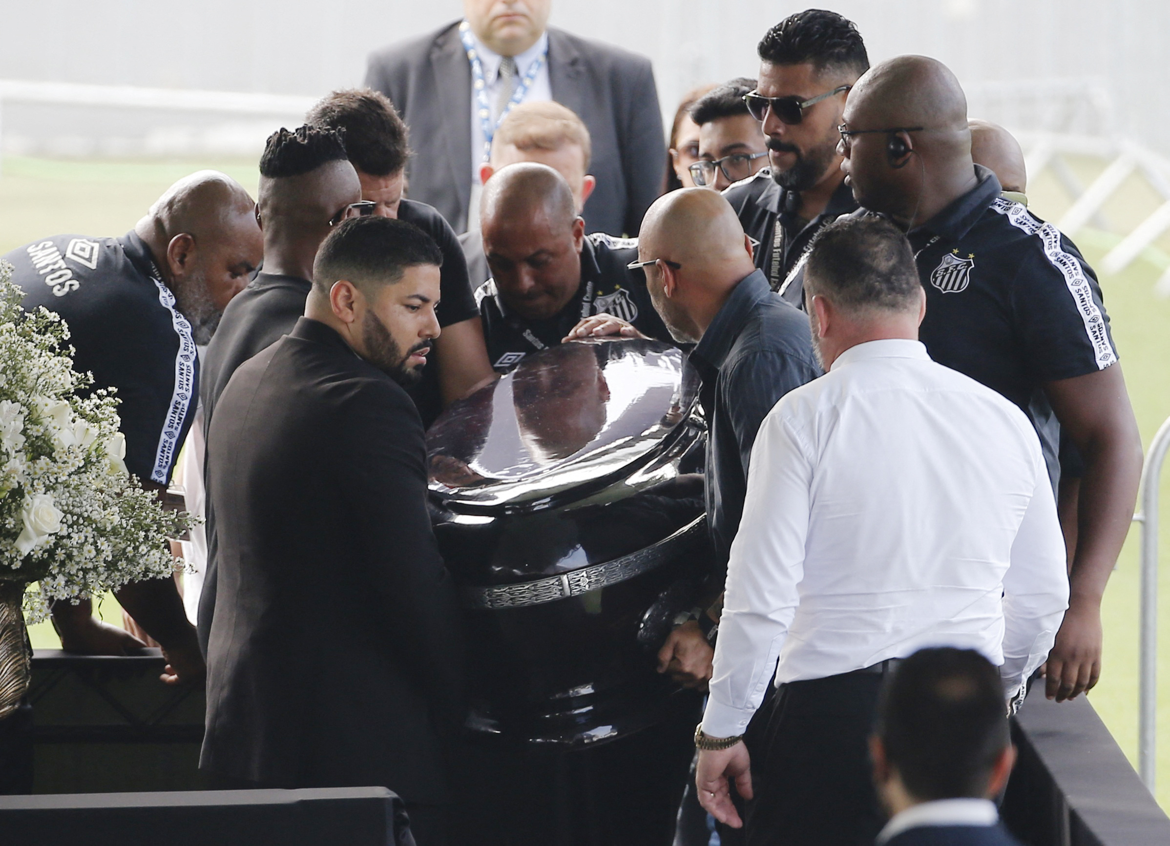 Soccer Football - Death of Brazilian soccer legend Pele - Vila Belmiro Stadium, Santos, Brazil - January 2, 2023 Pallbearers carry the casket of Brazilian soccer legend Pele to the centre circle of his former club Santos' Vila Belmiro stadium where he will lie in state for 24 hours before his funeral REUTERS