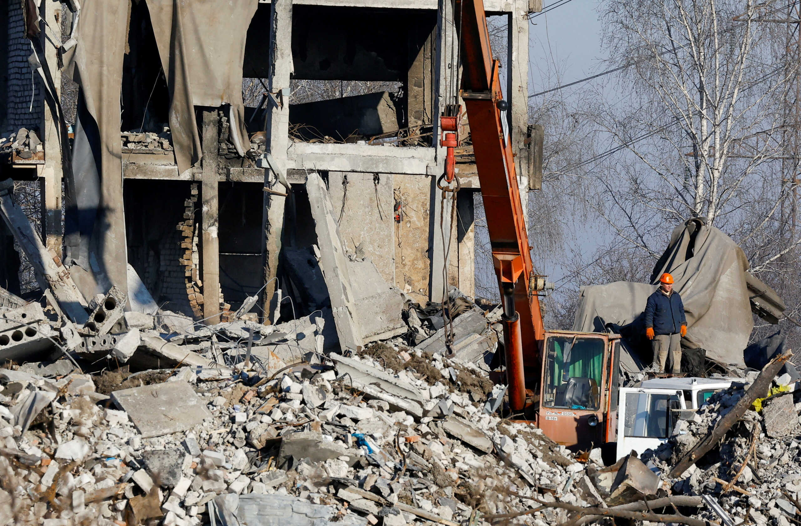 Ουκρανία: Η Ρωσία υποστηρίζει ότι φταίνε τα κινητά τηλέφωνα για το μακελειό στη Μακίιβκα – Στους 89 οι νεκροί