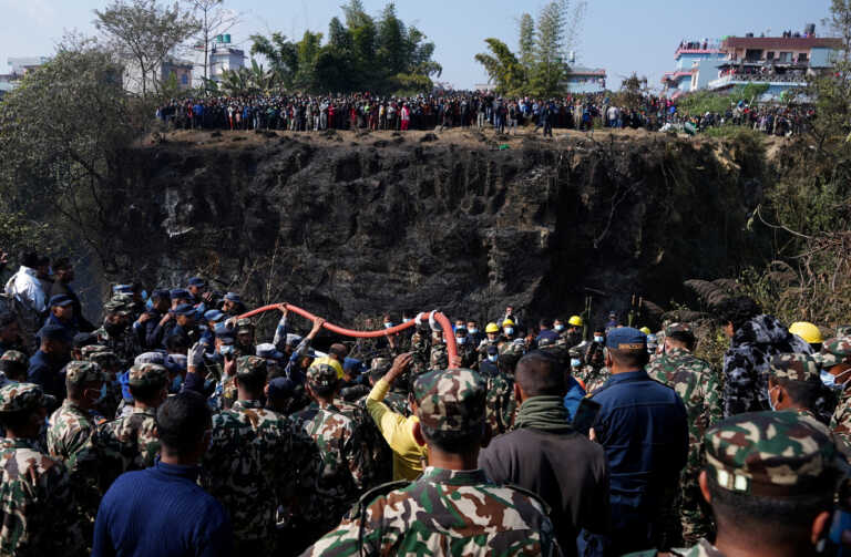 Τραγικές εικόνες από συντριβή αεροσκάφους στο Νεπάλ - Στοίχησε τη ζωή σε 68 ανθρώπους