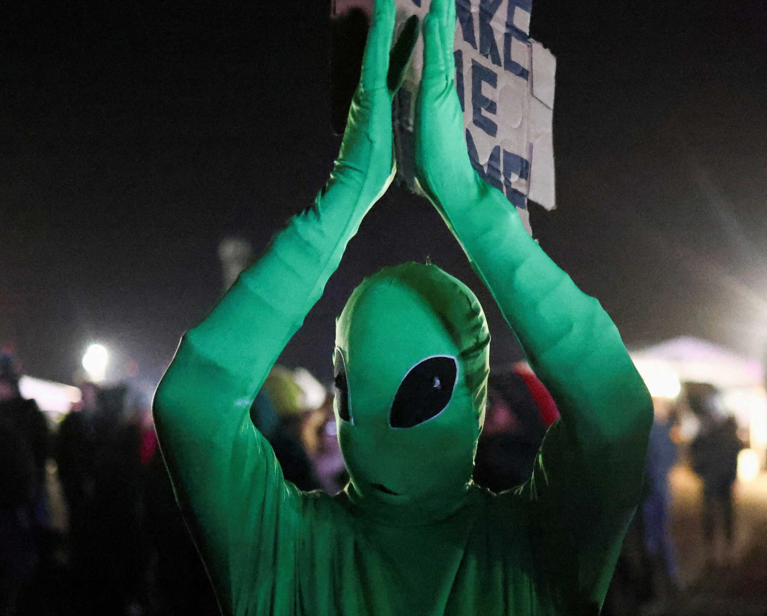 Μελετά τα UFO εδώ και 45 χρόνια – «Οι εξωγήινοι δεν έρχονται ειρηνικά»