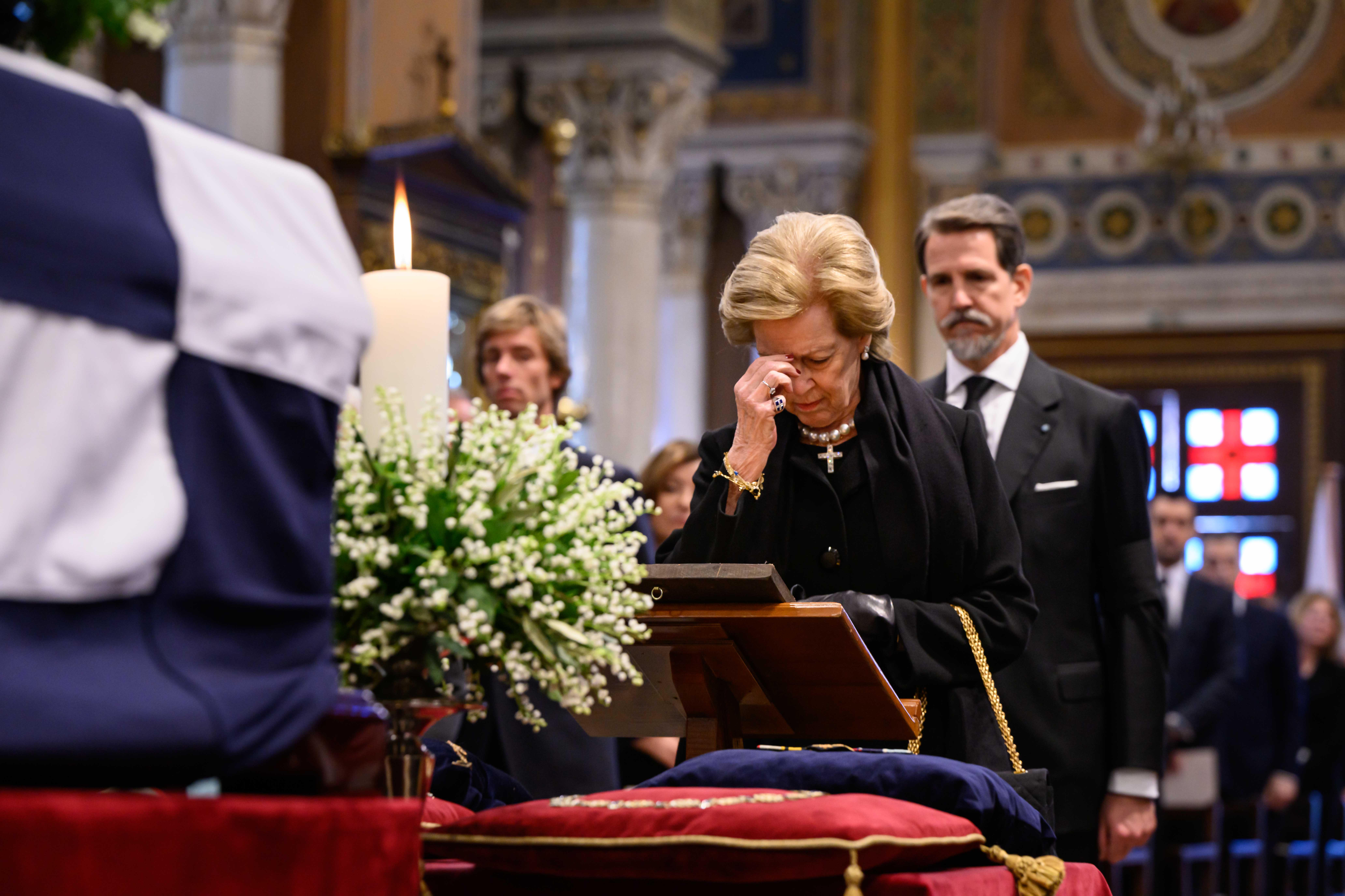Κηδεία τέως Βασιλιά Κωνσταντίνου: Στη Μητρόπολη Αθηνών η Άννα – Μαρία