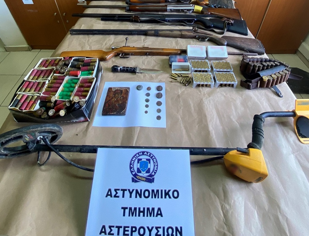 Κρήτη: Συνελήφθησαν δύο αδέρφια για κατοχή αρχαίων νομισμάτων και όπλων