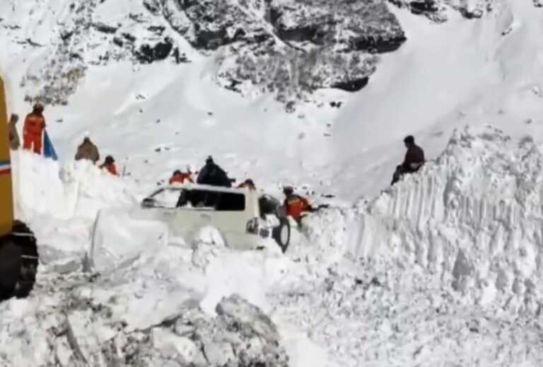 Τους 28 έφτασαν οι νεκροί από τη χιονοστιβάδα στο Θιβέτ