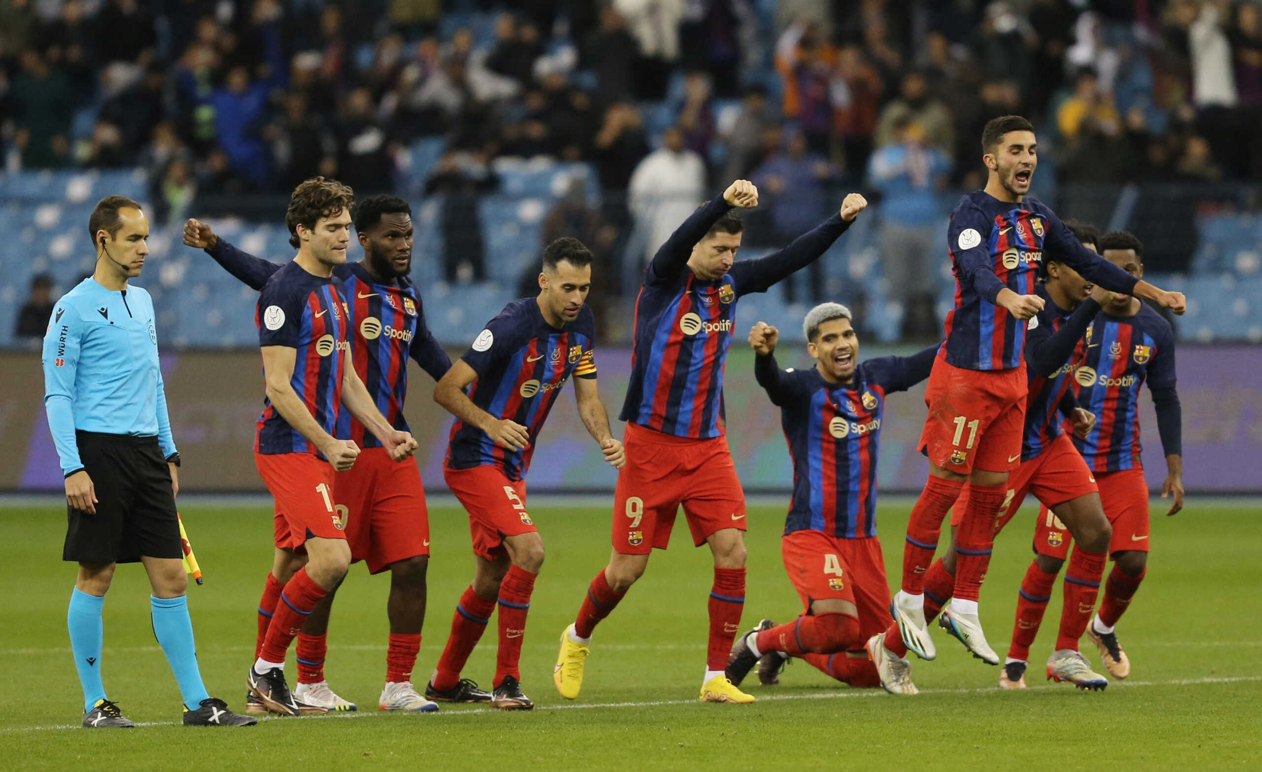 Soccer Football - Spanish Super Cup - Semi Final - Real Betis v FC Barcelona - King Fahd Stadium, Riyadh, Saudi Arabia - January 13, 2023 FC Barcelona players celebrate after winning the penalty shootout REUTERS