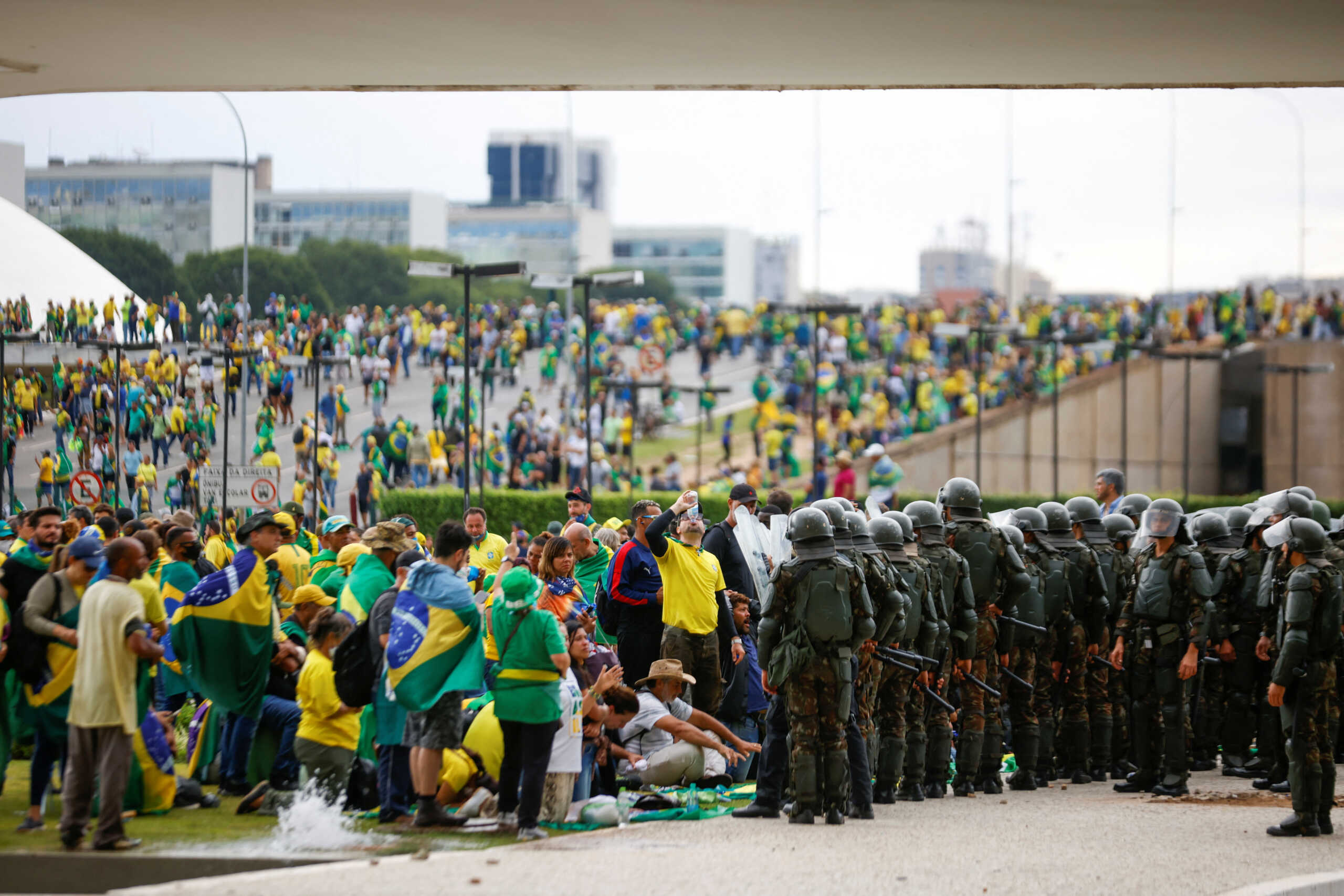 Βραζιλία: ΗΠΑ, ΕΕ, Γαλλία και Λατινοαμερικανοί πρόεδροι καταδικάζουν την εισβολή οπαδών του Μπολσονάρο στο Κογκρέσο
