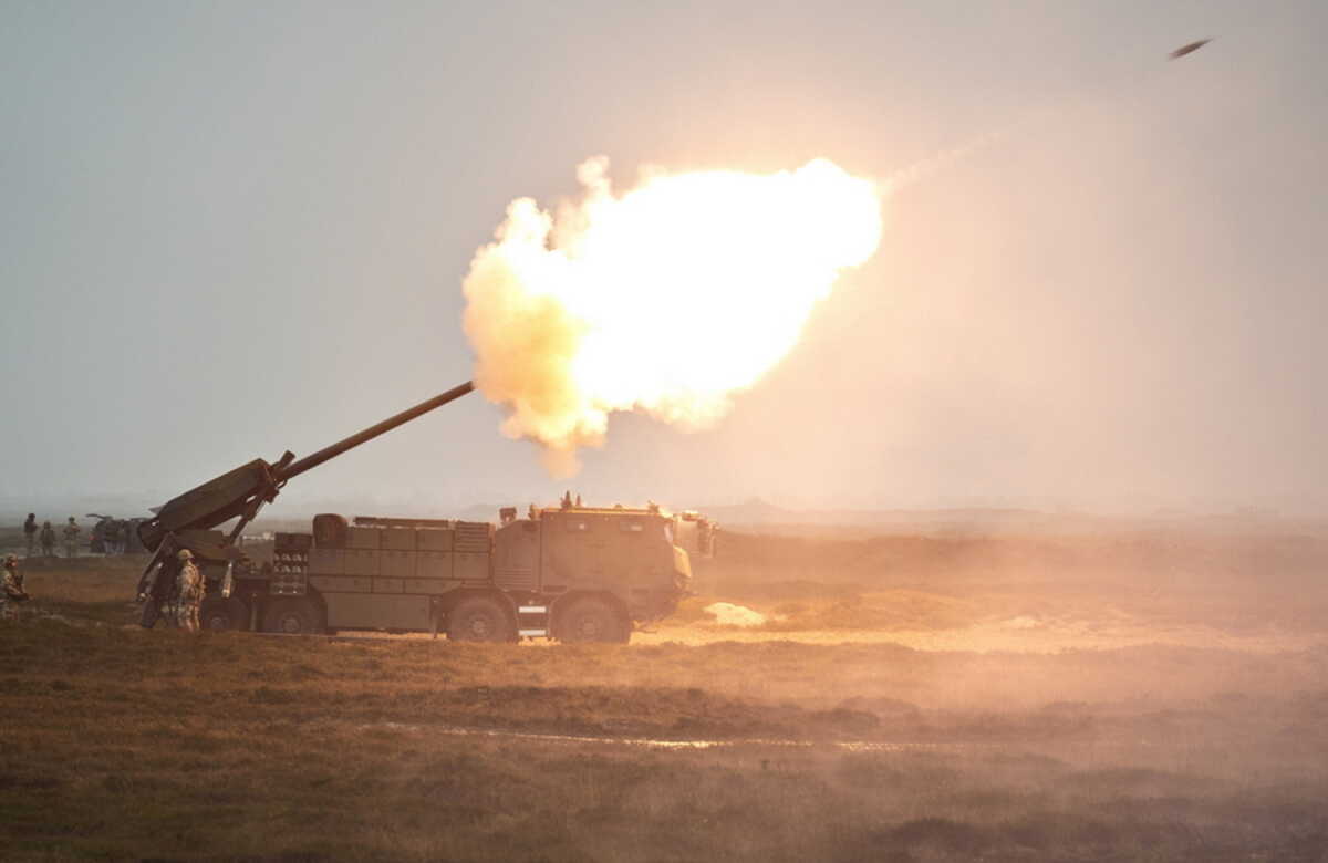 Πόλεμος στην Ουκρανία: Η Γαλλία στέλνει επιπλέον 12 αυτοκινούμενα πυροβόλα μεγάλου βεληνεκούς Caesar
