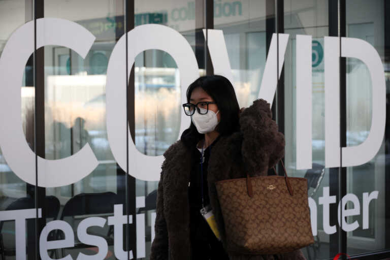 Σύσκεψη στο Μαξίμου: Αρνητικό τεστ 48 ωρών και υποχρεωτική χρήση μάσκας για όσους θα έρχονται από την Κίνα
