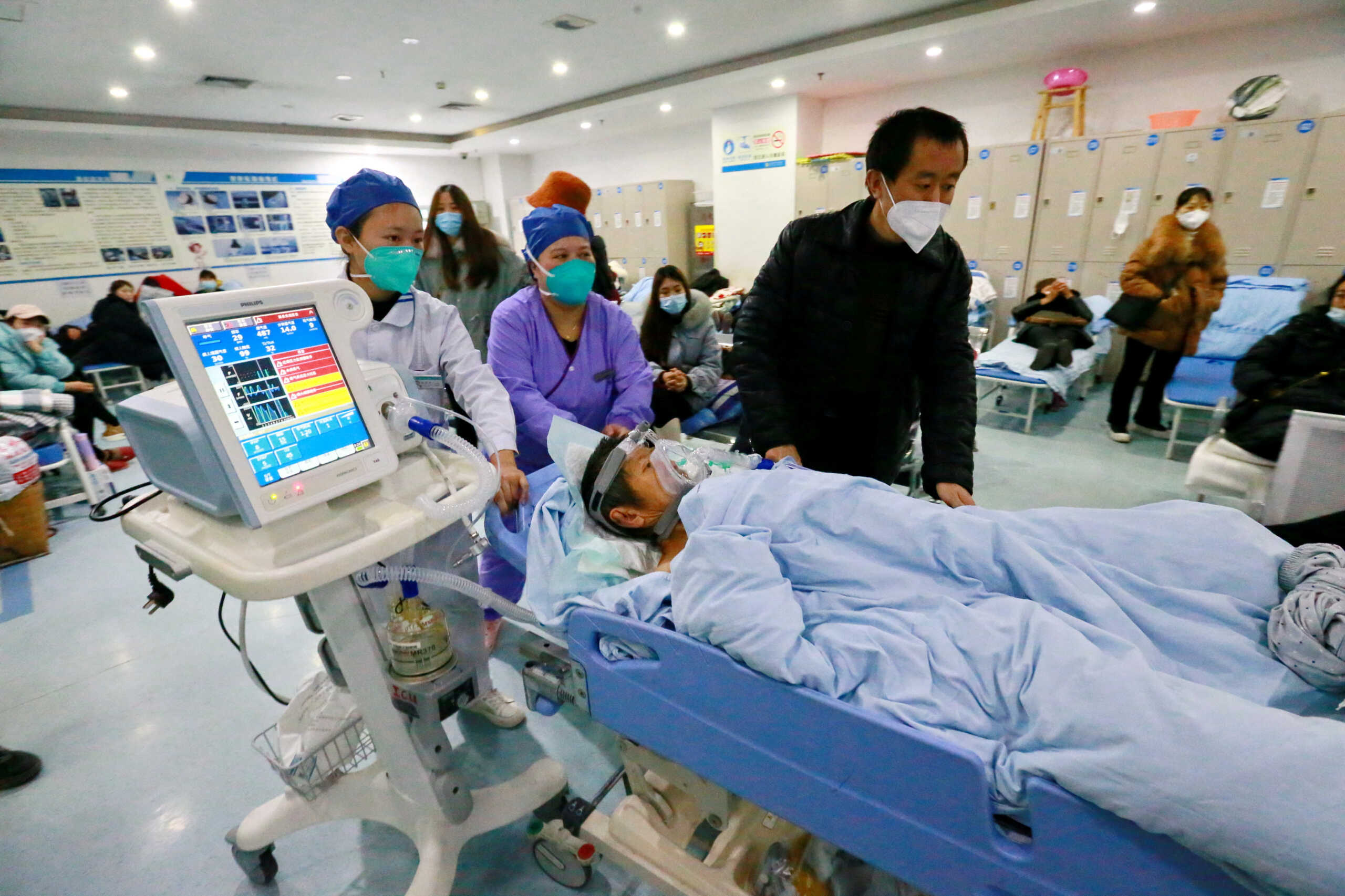 Medical workers of the intensive care unit transfer a patient of the coronavirus disease (COVID-19) at Suining Central Hospital in Suining, Sichuan province, China December 31, 2022. China Daily via REUTERS  ATTENTION EDITORS - THIS IMAGE WAS PROVIDED BY A THIRD PARTY. CHINA OUT.