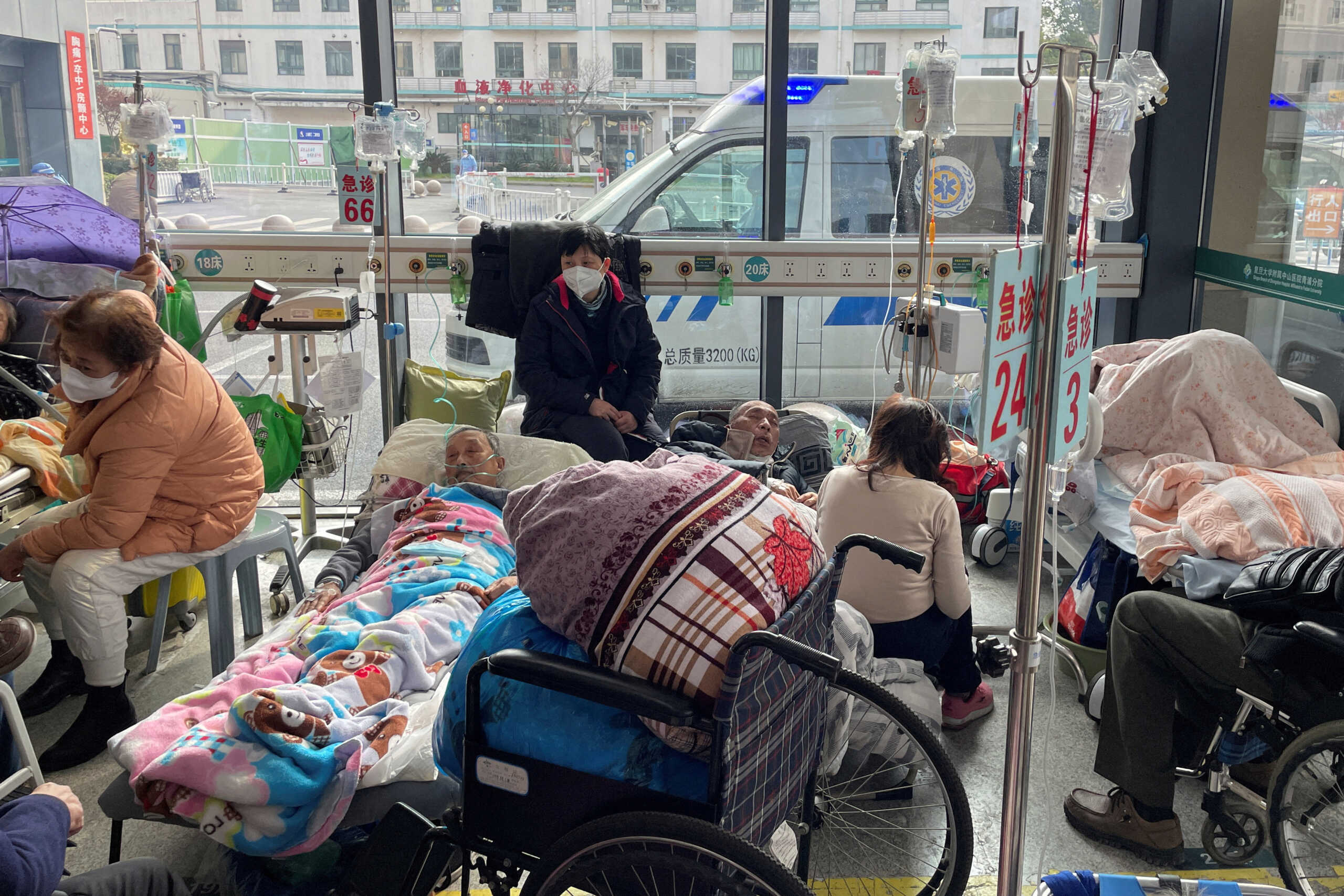 FILE PHOTO: Patients lie on beds in the emergency department of a hospital, amid the coronavirus disease (COVID-19) outbreak in Shanghai, China, January 5, 2023. REUTERS