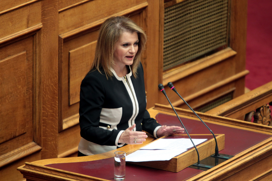 Βουλή: Ανέλαβε βουλευτής η Ελένη Μακρή – Θεοδώρου, στη θέση του Θάνου Χειμάρα