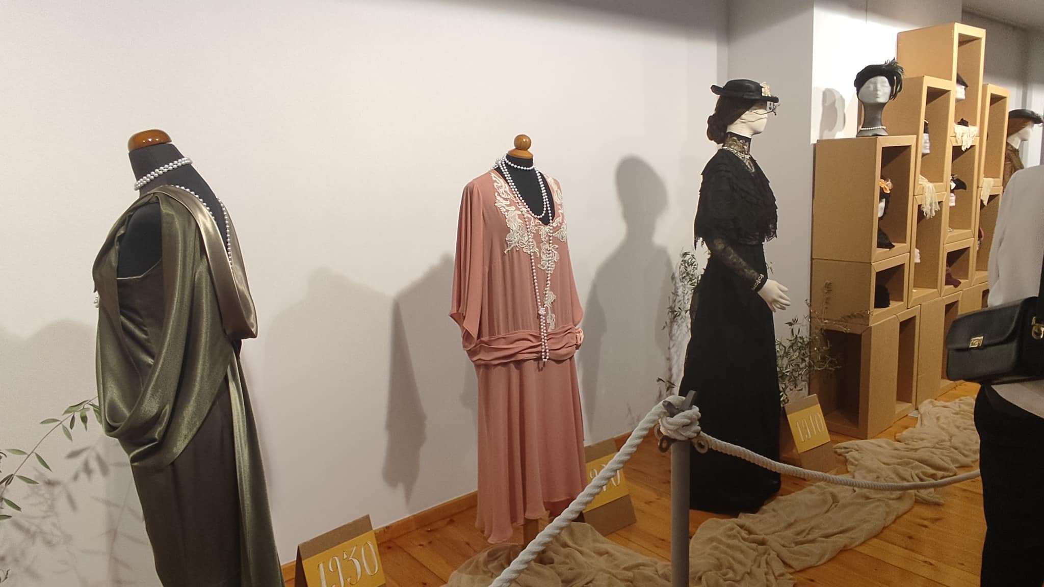 Κρήτη: Έτσι ντύνονταν οι γυναίκες στα τέλη του 19ου αιώνα – Πόσο άλλαξε η ενδυμασία στο πέρασμα των χρόνων