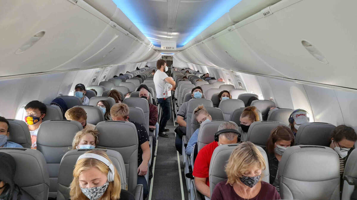 Κορονοϊός: Ο ΠΟΥ υποστηρίζει την χρήση μάσκας σε μεγάλες πτήσεις
