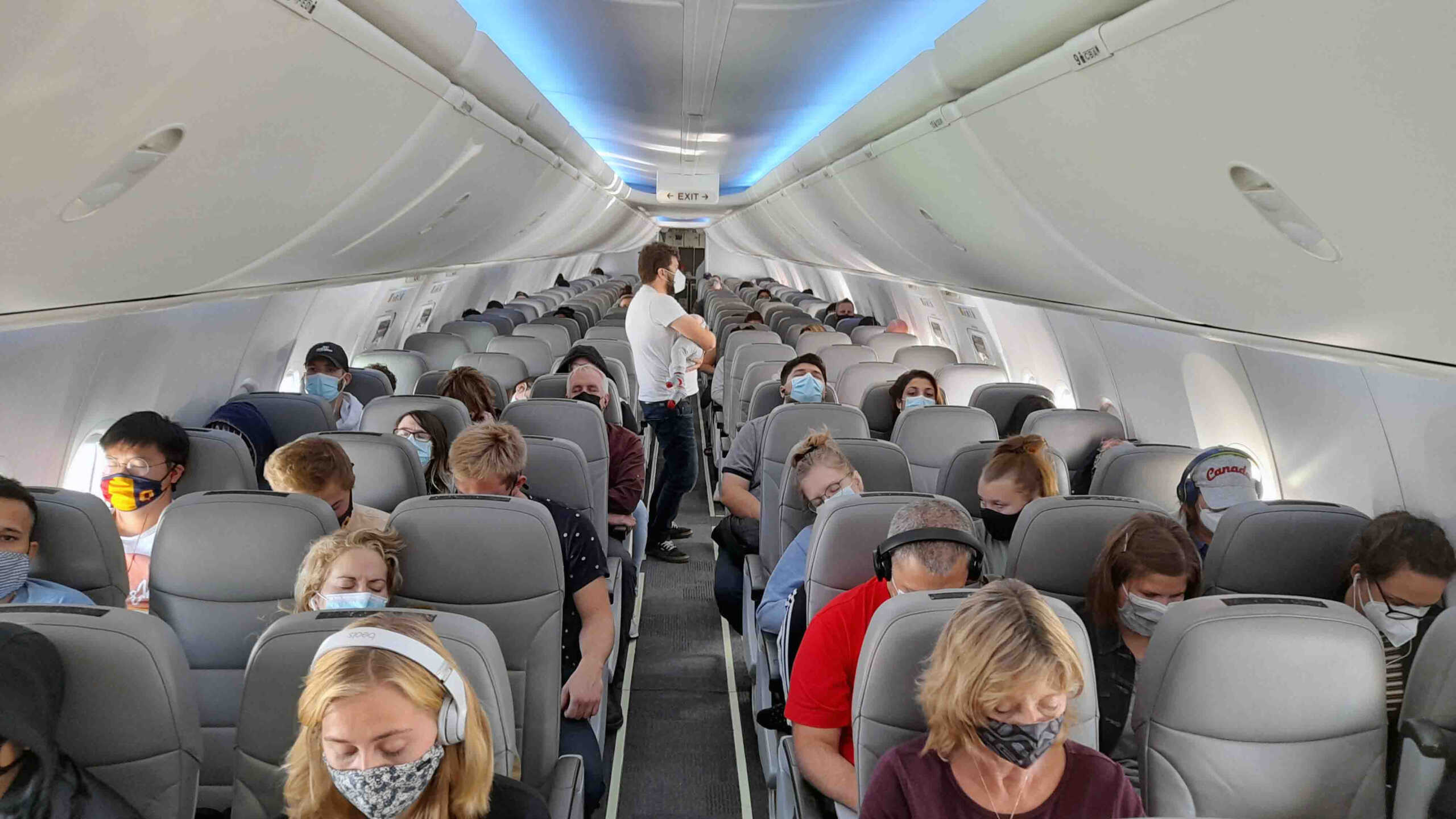 Κορονοϊός: Ο ΠΟΥ υποστηρίζει την χρήση μάσκας σε μεγάλες πτήσεις