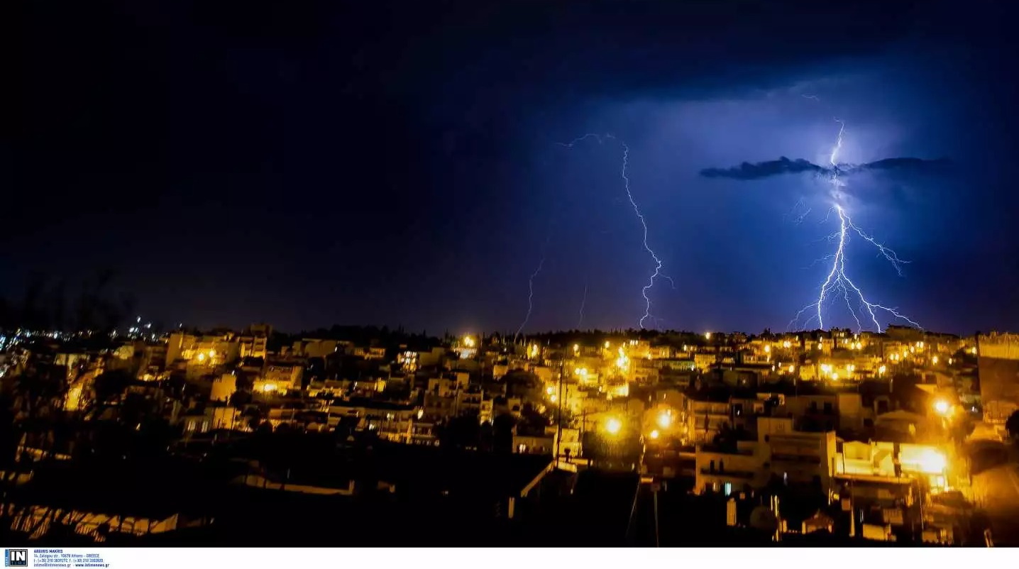 Καιρός – Τάσος Αρνιακός: Καταιγίδες και πτώση της θερμοκρασίας μέχρι το τέλος της εβδομάδας