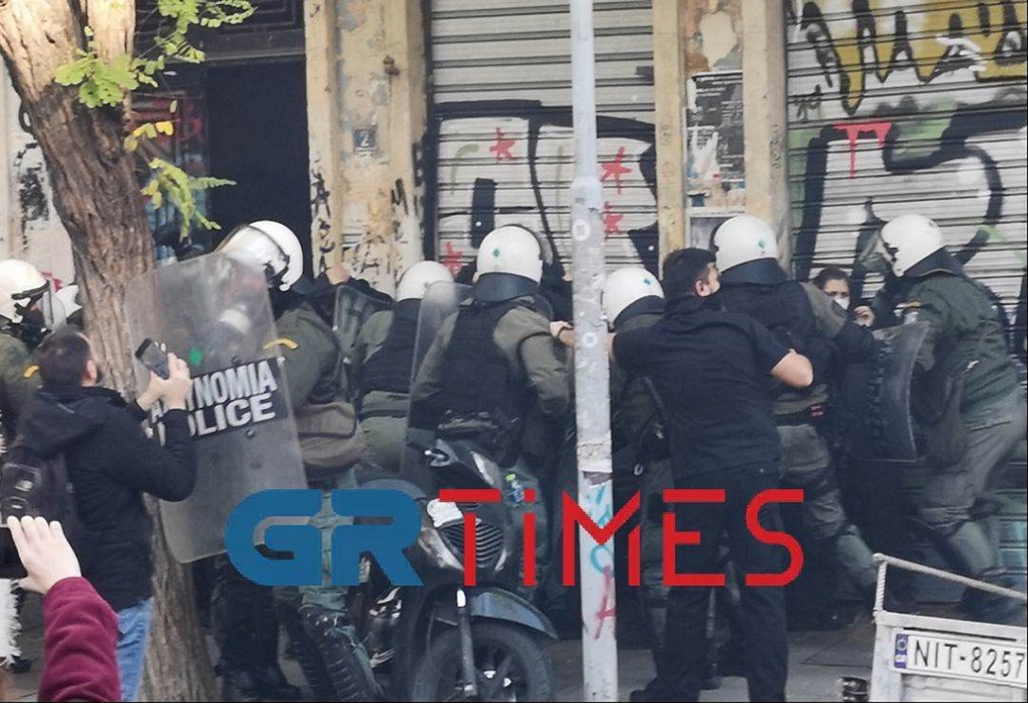 ΑΠΘ: 29 συλλήψεις σε αστυνομική επιχείρηση για την ανακατάληψη κτηρίου από αντιεξουσιαστές