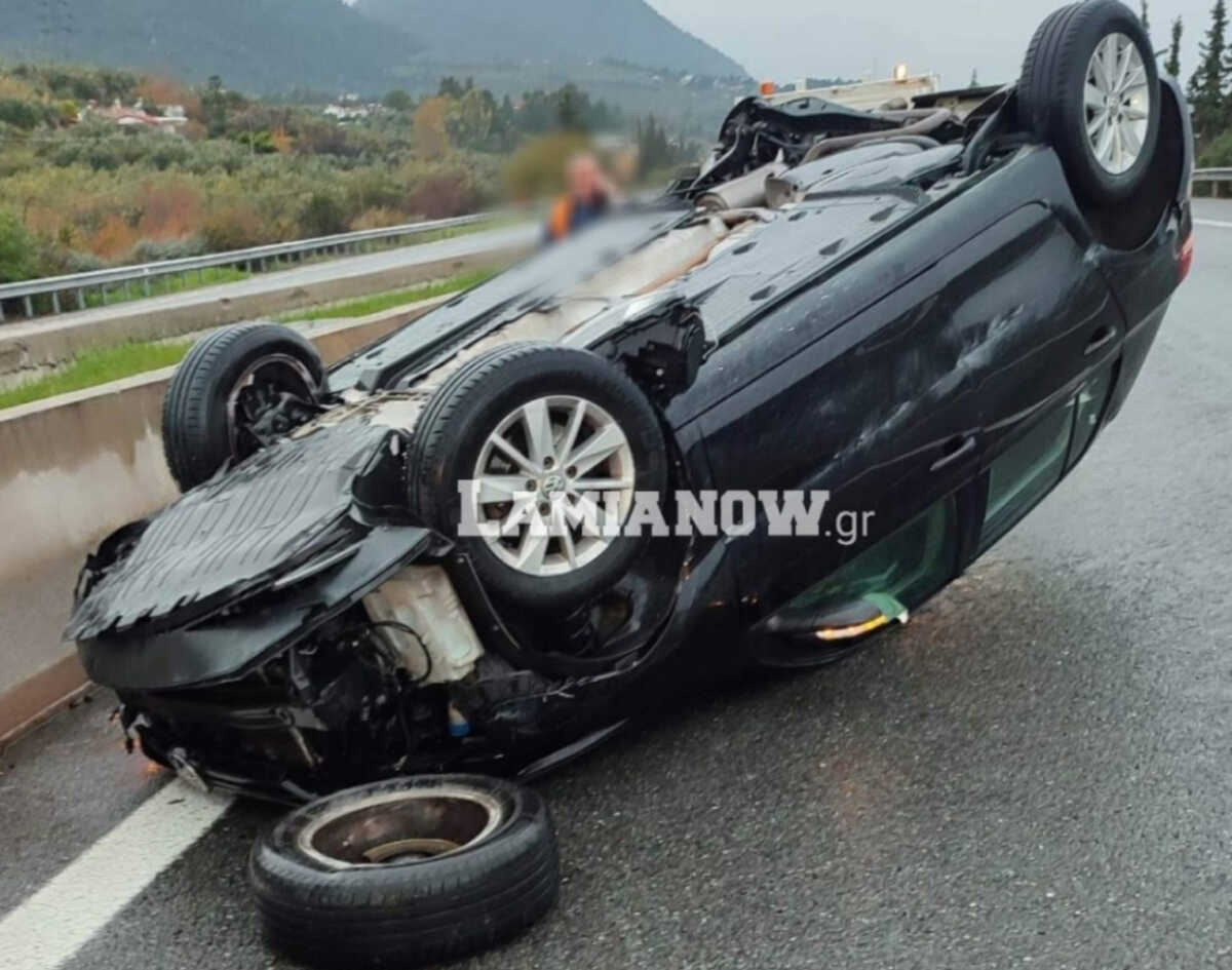 Φθιώτιδα: Τροχαίο στην Αθηνών – Λαμίας με αυτοκίνητο που έφερε τούμπες και προσγειώθηκε ανάποδα