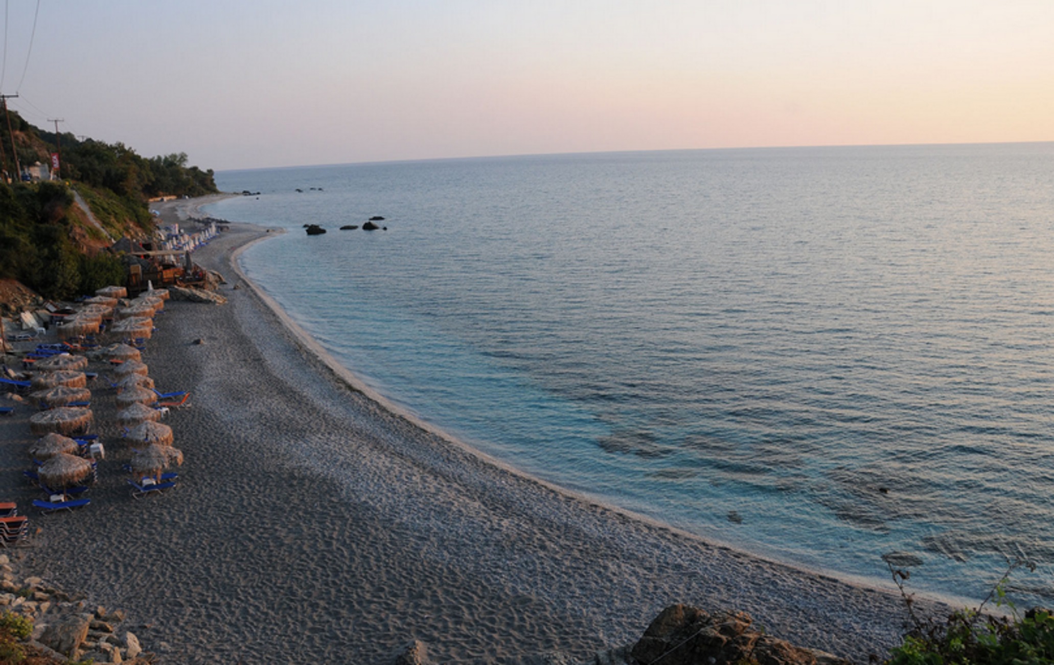 Κακοκαιρία – Λάρισα: Αγνώριστη η παραλία Μπούκα της Βελίκας